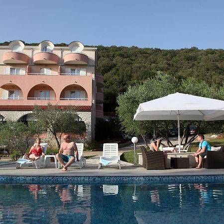 Hotel Carmen クルニカ エクステリア 写真