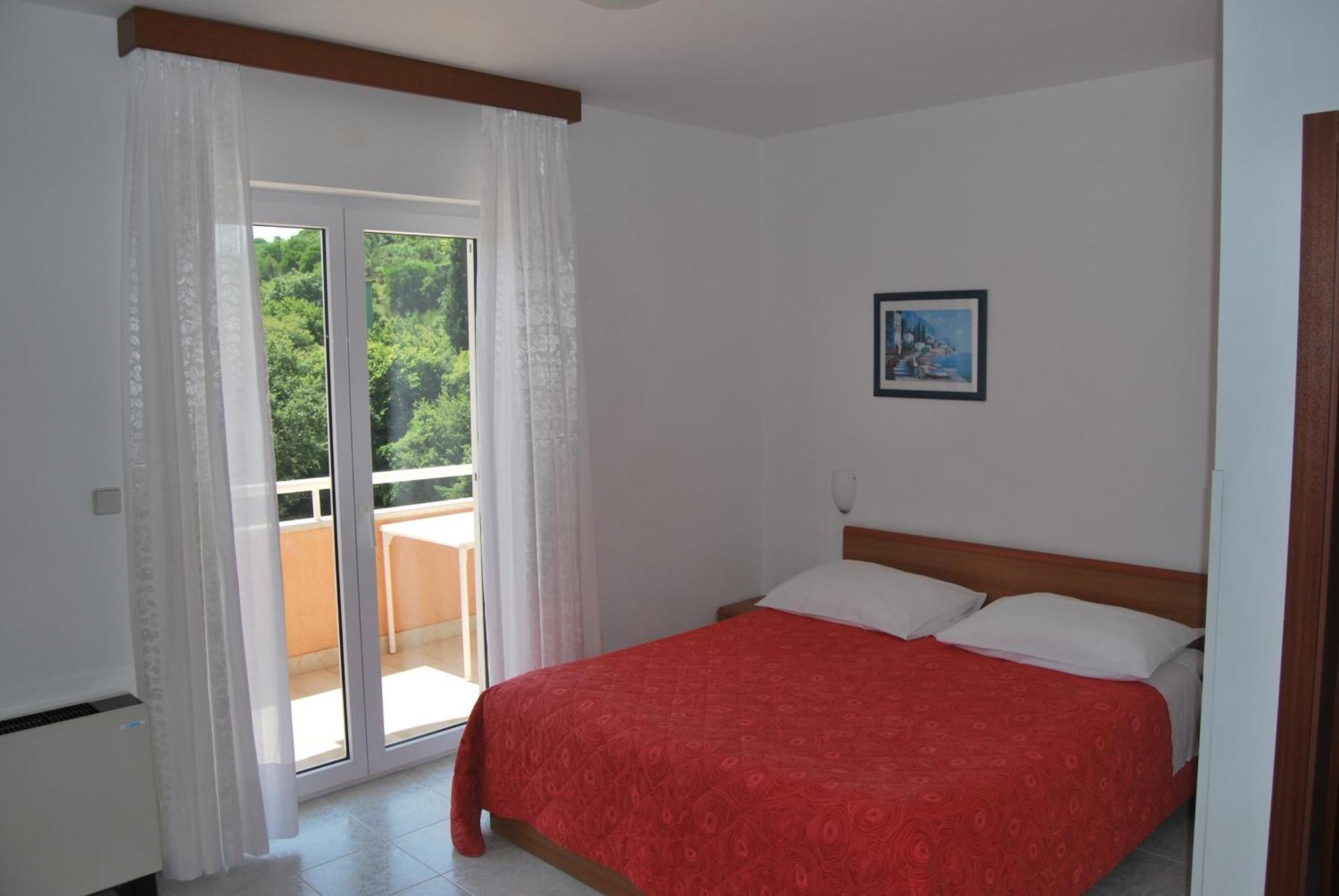 Hotel Carmen クルニカ 部屋 写真