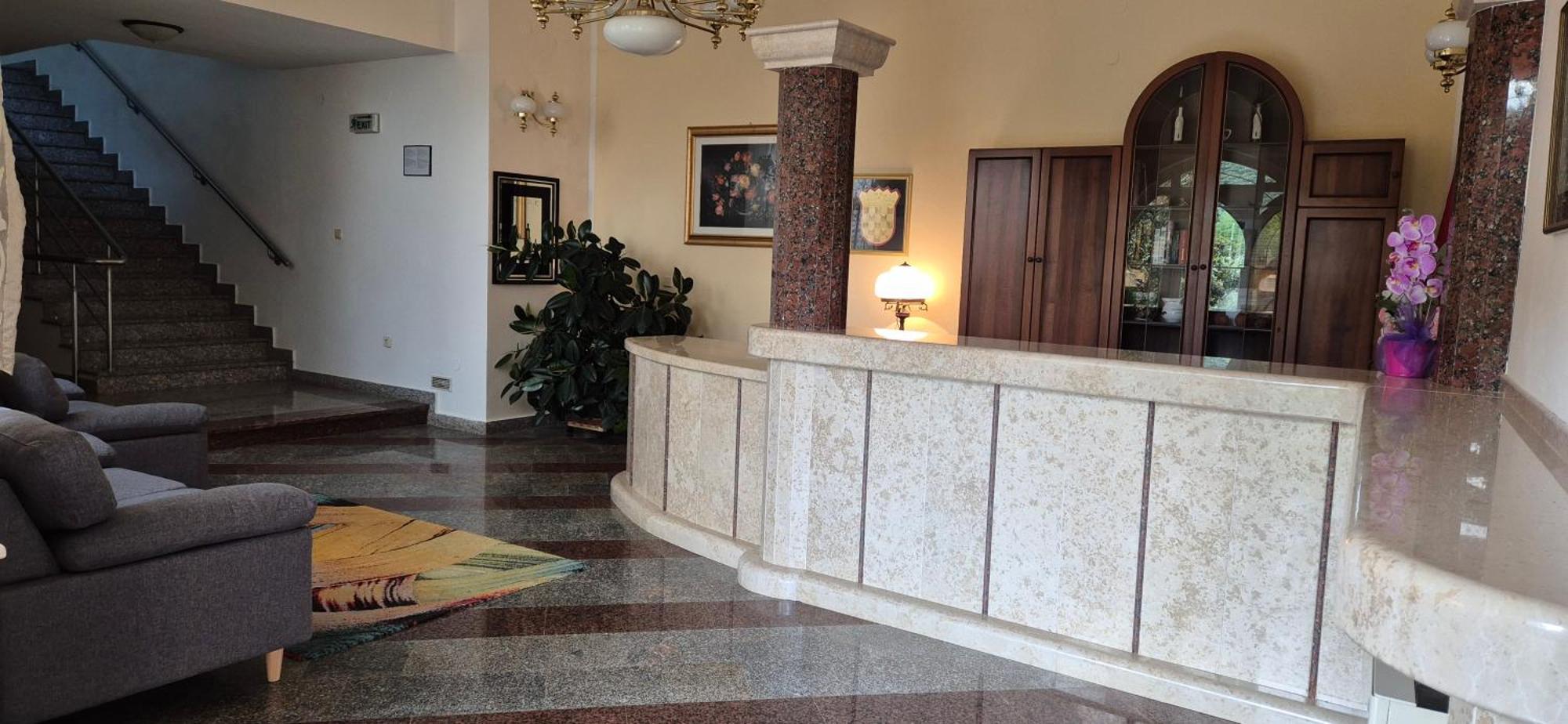 Hotel Carmen クルニカ エクステリア 写真