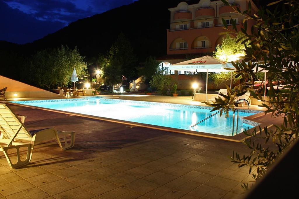Hotel Carmen クルニカ エクステリア 写真