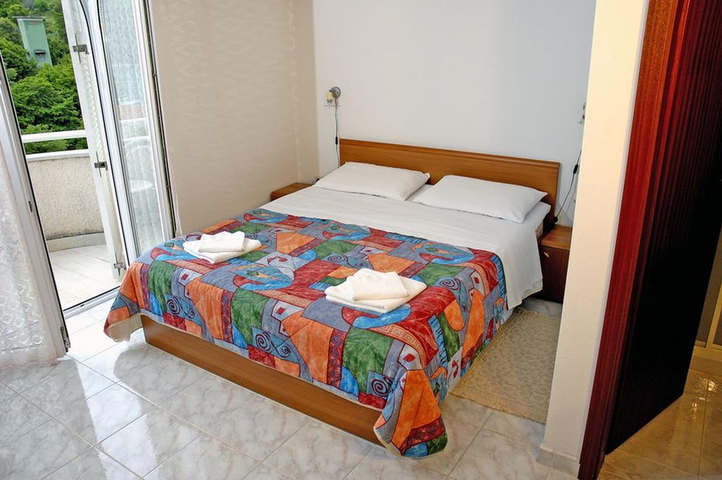 Hotel Carmen クルニカ 部屋 写真