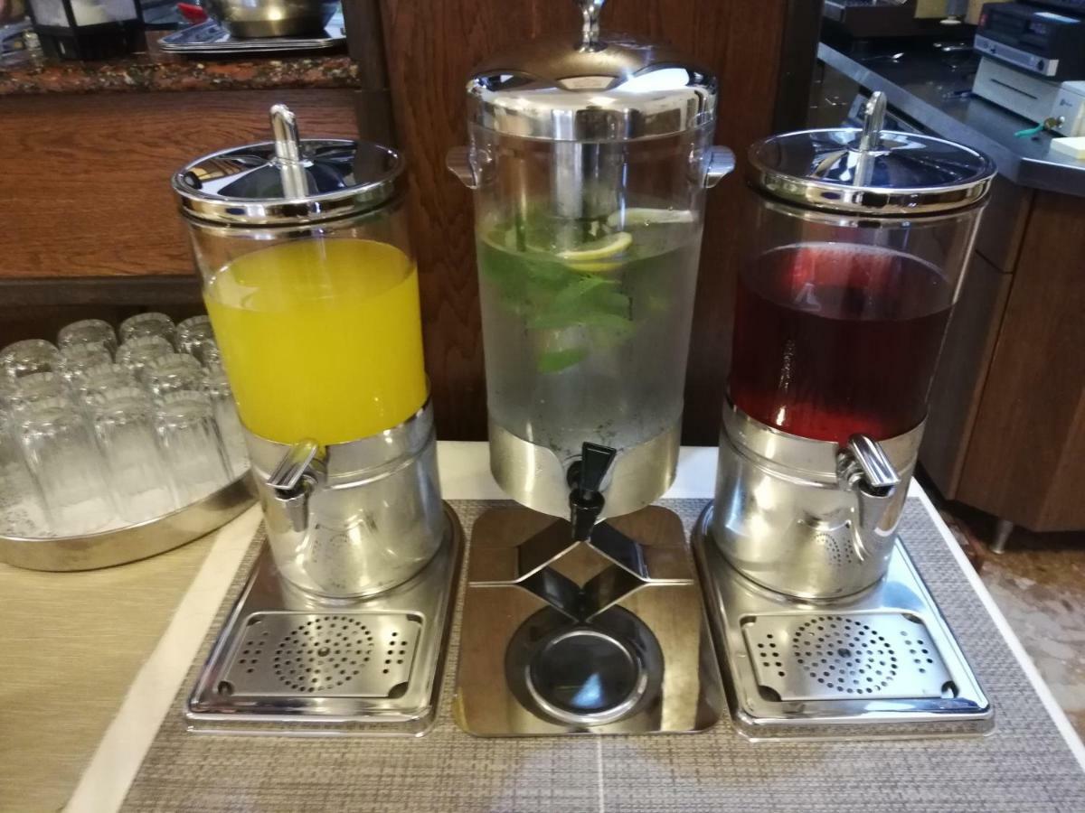 Hotel Carmen クルニカ エクステリア 写真